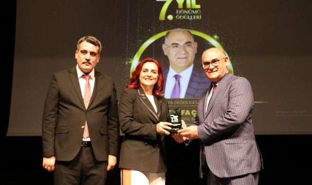 HDH Medya Dergisi'nden Başkan Çay'a Ödül