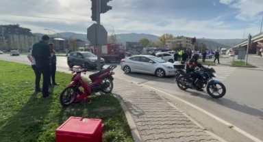 İki otomobil ile motosiklet çarpıştı: 1 ölü, 1 yaralı