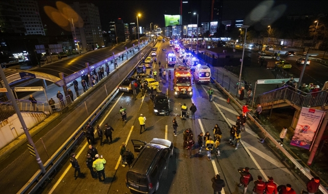 Zincirleme trafik kazası: 8 yaralı