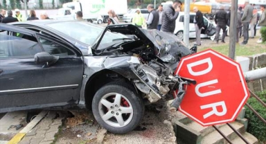 İki otomobil çarpıştı: 5 yaralı