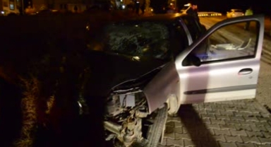 İki otomobil çarpıştı: 6 yaralı