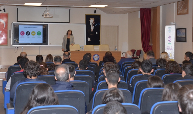 Rotary Kulüplerinden Gençlere ''Teknoloji Bağımlılığı'' Eğitimi