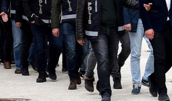 Polis Aracını Taşlayan YSP Propagandacıları Gözaltına Alındı