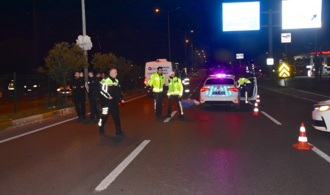 Yolun Karşısına Geçen Adama Otomobil Çarptı