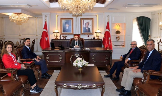 Adana “Birbirimize Candan Bağlıyız” Sloganıyla Kan Bağışlıyor