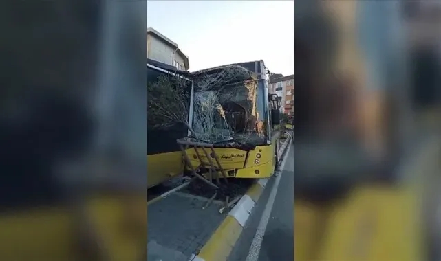 Gaz Pedalı Takılı Kalan İETT Otobüsü Durağa Daldı