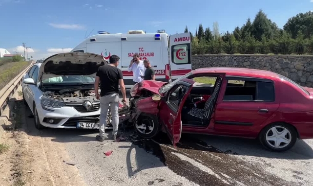 İki Otomobil Çarpıştı:5 Yaralı