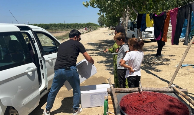 Yüreğir’de Mevsimlik Tarım İşçisi Kadınlara Hijyen Seti