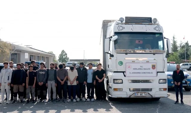 Tırın Dorsesinde 44 Düzensiz Göçmen Yakalandı