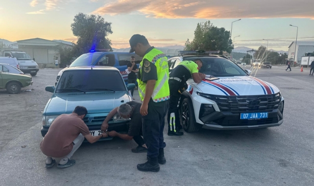 Tamir İçin Gelen Aracın Plakasını Değiştirip, Drift Attı