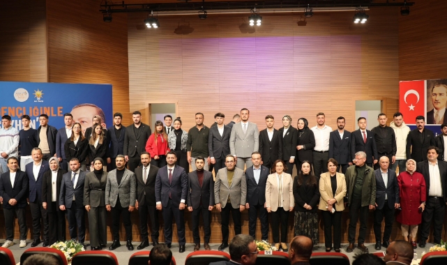 Seyhan İlçe Gençlik Kolları'nda Bayrağı Yusuf Güler Devraldı