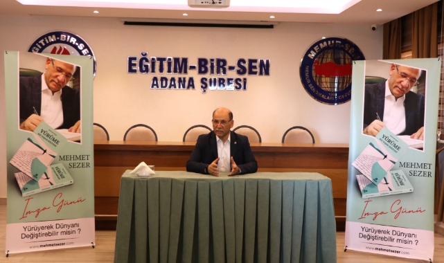Mehmet Sezer Yeni Çıkan Kitaplarını İlk Olarak Yuvasında İmzaladı