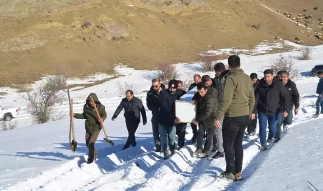Minibüsün Üzerine Kaya Düştü,14 Yaşındaki Çocuk Öldü