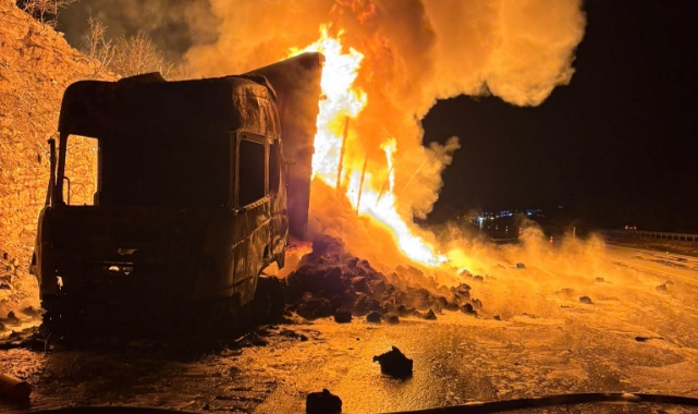 TAG Otoyolu'nda Tır Yangını