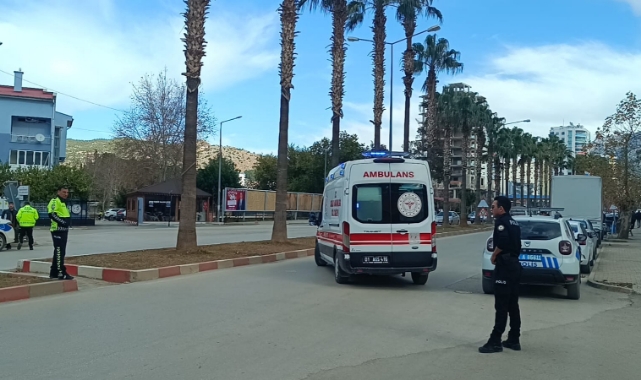 Yolun Karşısına Geçen Yaşlı Kadına Otomobil Çarptı