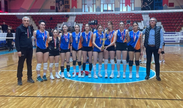 Genç Kadınlar Voleybol Takımı Adana Şampiyonu Oldu
