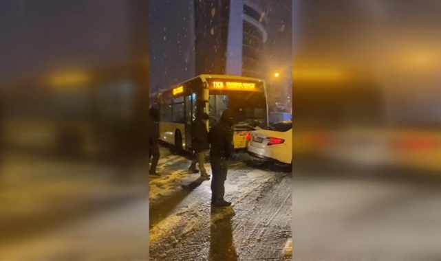 İstanbul'da Kar Trafik Kazalarına Neden Oldu