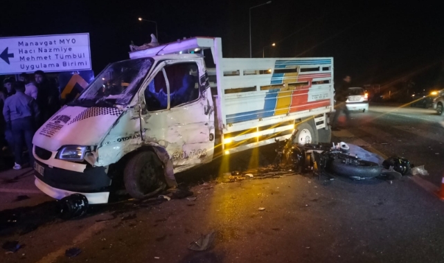 Kamyonetle Motosiklet Çarpıştı:1 Ölü