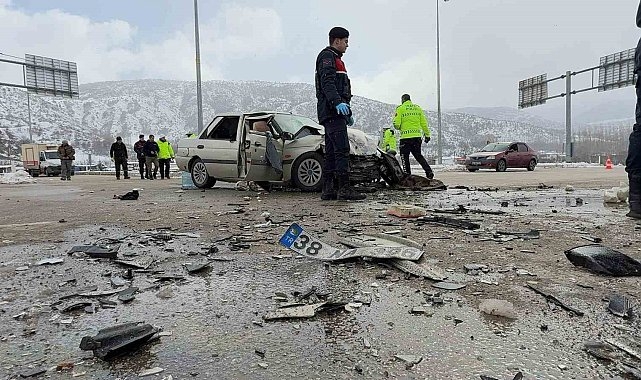 Tıra Çarpan Otomobilin Sürücüsü Öldü