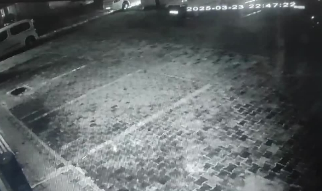 AK Parti Burhaniye İlçe Başkanlığı Binasına Taşlı Saldırı
