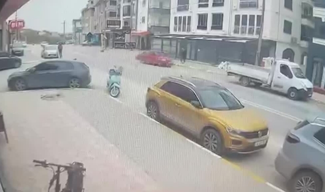 Duran Kamyonete Otomobil Çarptı:3 Yaralı