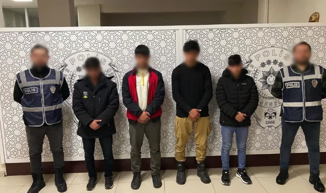 Göçmen Kaçakçılığı Operasyonu:5 Kişi Yakalandı