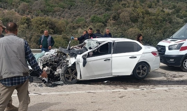 Hafriyat Kamyonuna Çarpan Otomobilin Sürücüsü Öldü