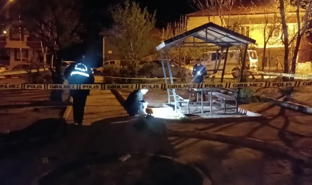 Husumetliler Arasında Bıçaklı Kavga:1 Ölü,3 Yaralı