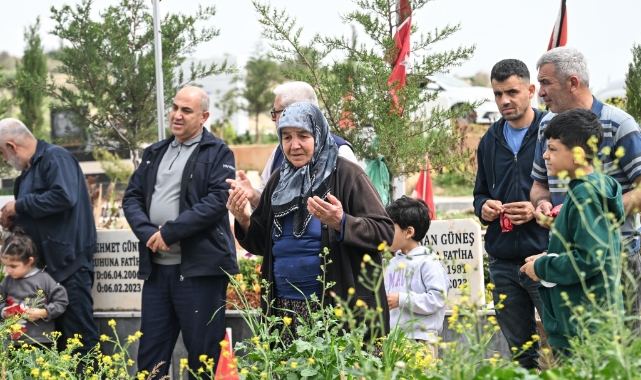 Mezarlıklara Hüzünlü Ziyaret
