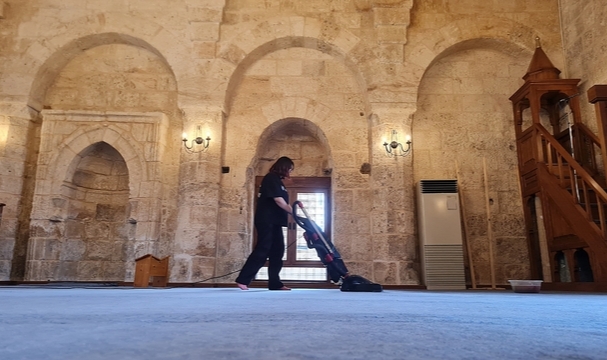 Öğrenciler 1800 Yıllık Ala Cami'yi Bayrama Hazırladı