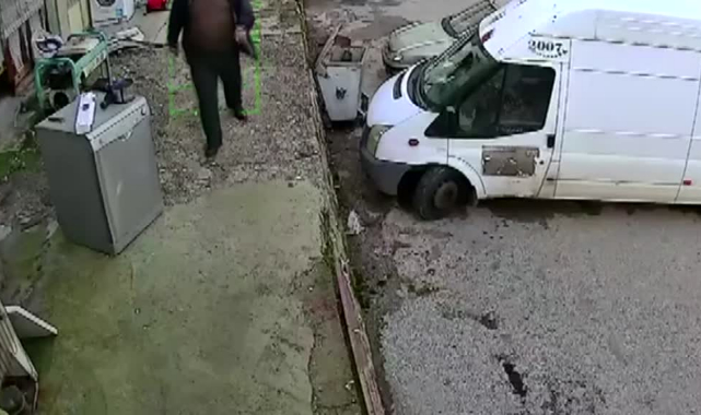 1 Metre Yükseklikten Beton Zemine Düştü