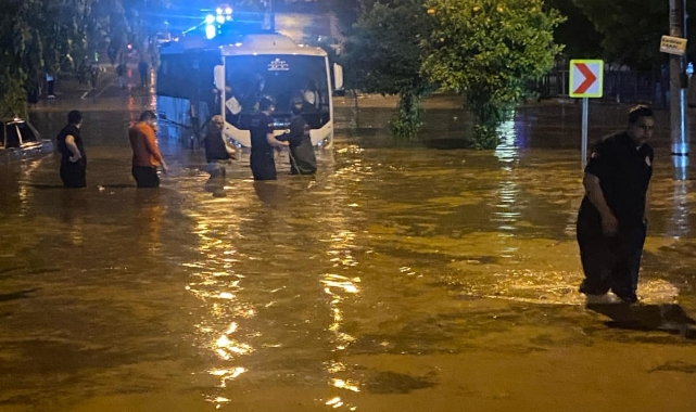 Adana'da Sağanak Hayatı Olumsuz Etkiledi