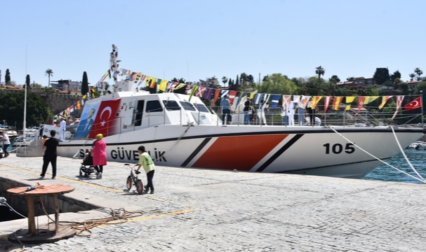Antalya'da Savaş Gemisi Ve Botlar Ziyarete Açıldı