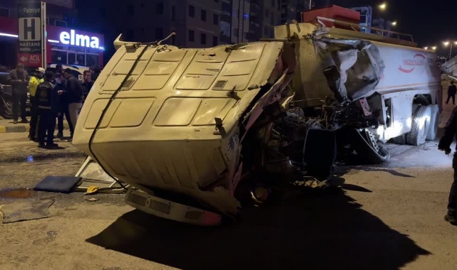 Freni Arızalanan Su Tankeri Otomobille Çarpıştı:1 Ölü,1 Yaralı