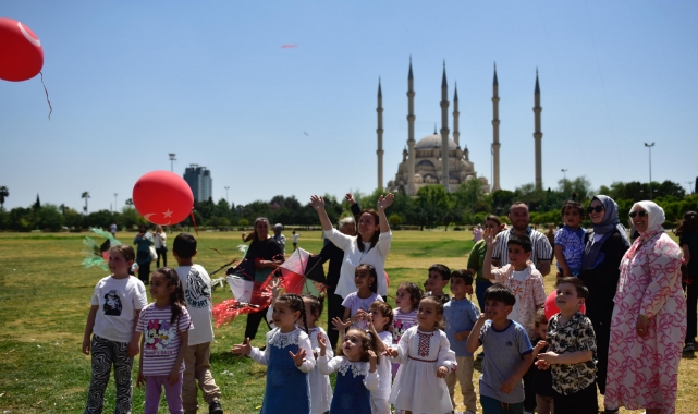 ''Gökyüzüne Bakın Orada Umut Var''