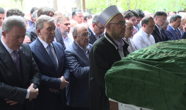 Gül, İzmir'de Dayısının Cenaze Törenine Katıldı