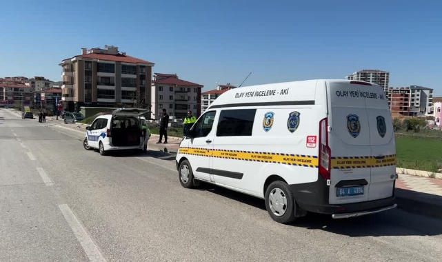 Hafif Ticari Araç İle Motosiklet Çarpıştı:1 Ölü