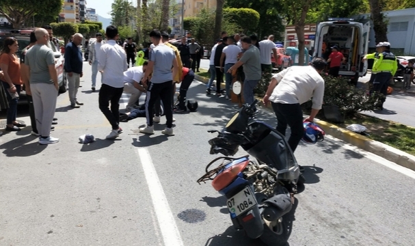 İki Motosikletli Çarpıştı:2 Yaralı