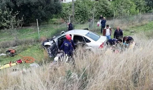 İki Otomobil Çarpıştı:1 Ölü,3 Yaralı