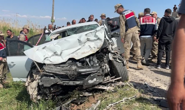 İki Otomobil Çarpıştı:3 Ölü,2 Yaralı