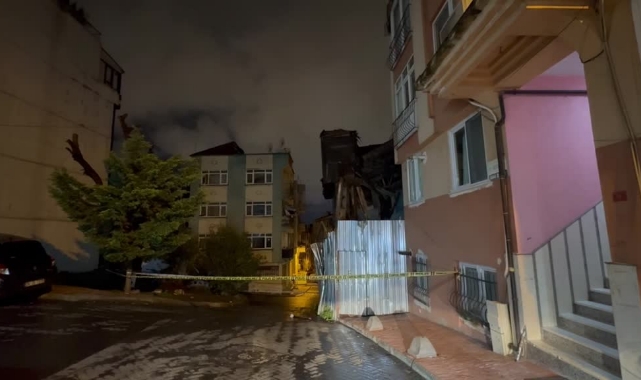 İstanbul'da Sağanak Yağış Ve Fırtına Hayatı Felç Etti