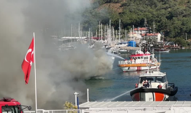 Motor Yatlar Ve Yelkenli Alevlere Teslim Oldu