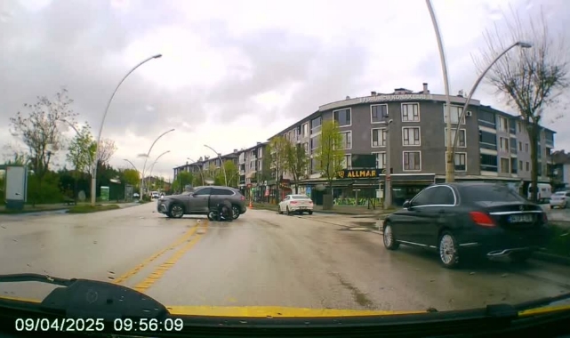 Motosiklet İle Cip Çarpıştı:1 Yaralı
