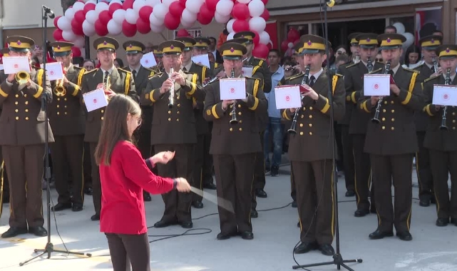 MSB Armoni Mızıkası, 23 Nisan'da Çocuklarla Buluştu