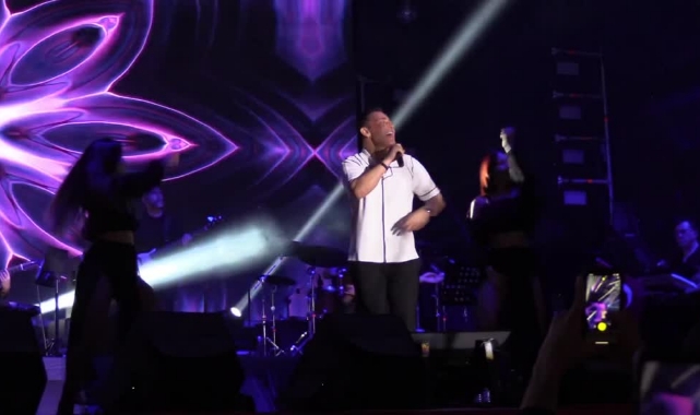 Mustafa Sandal Antalya'da Konser Verdi