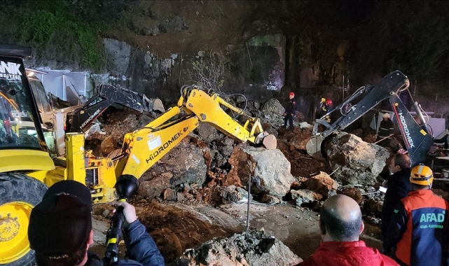 Oto Yıkamacıda Heyelan! Baba ve 2 Kızı Öldü