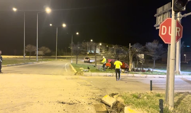 Otomobil Ağaca Çarptı:4 Yaralı