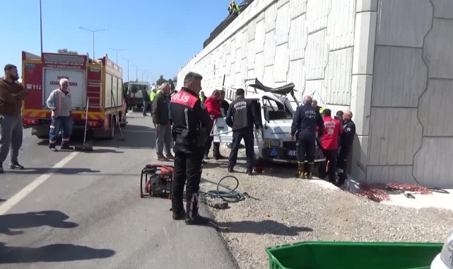 Otomobil Kamyonete Arkadan Çarptı:1 Ölü,3 Yaralı