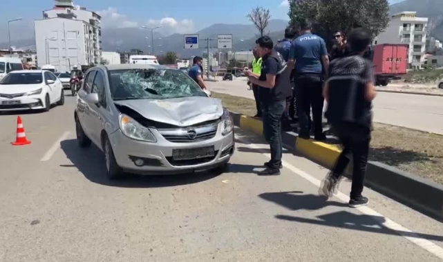 Otomobil Yayalara Çarptı:1 Ölü,1 Yaralı
