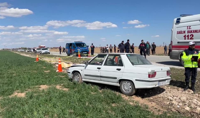 Otomobil Yayalara Çarptı:1 Ölü,1 Yaralı